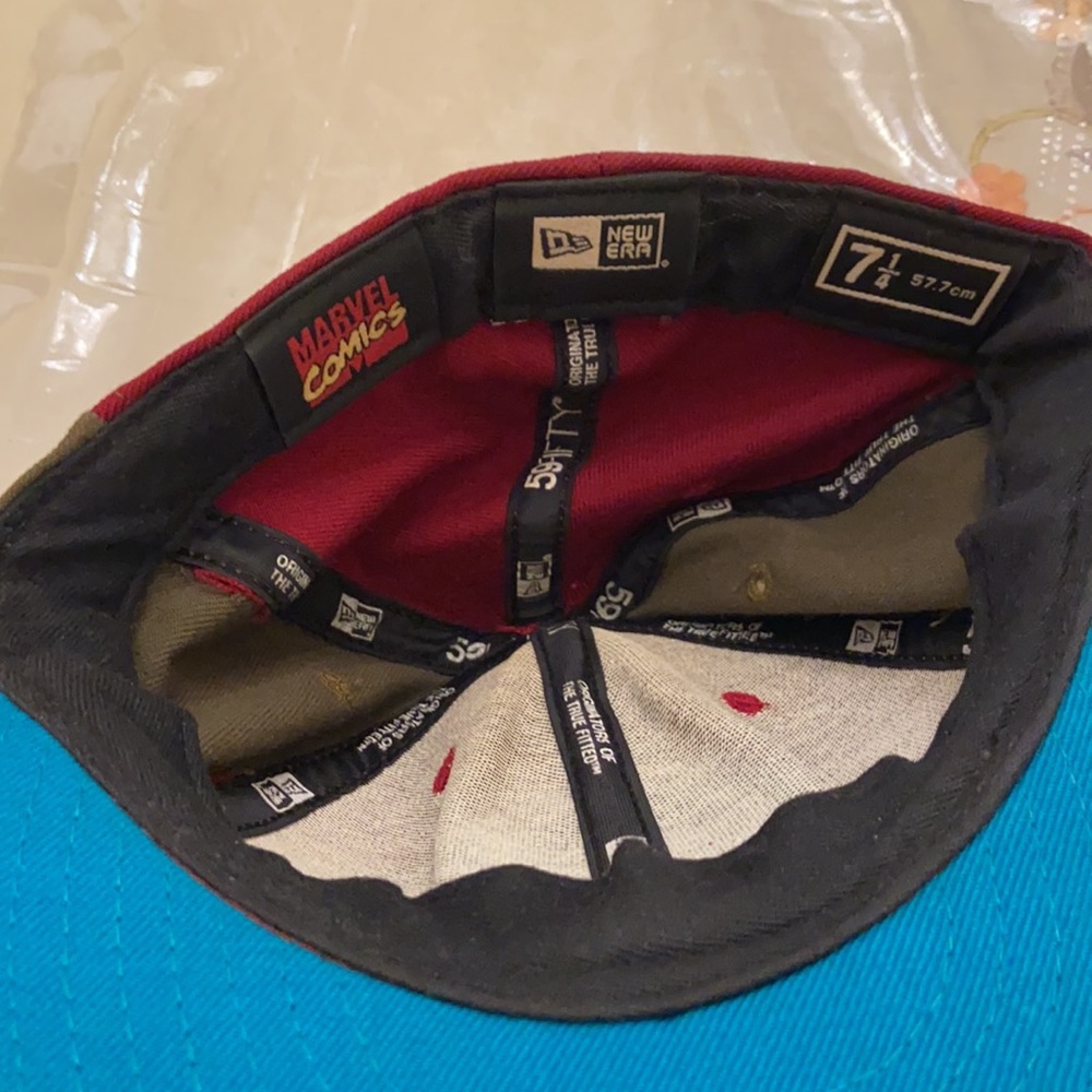 Spider-Man Cap Marvel Comics - image 3